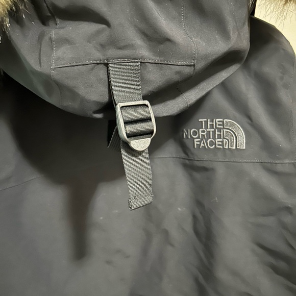 The North Face Women's Expedition Mcmurdo 700-Down Warm Parka Jacket in black. - Picture 9 of 9